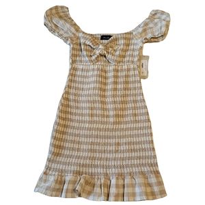 Anna Grace smocked taupe & white checkered cap sleeves mini dress size medium